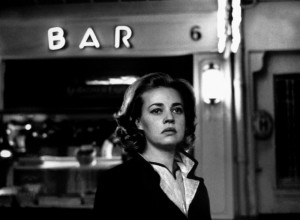 lift-to-the-scaffold-1958-003-jeanne-moreau